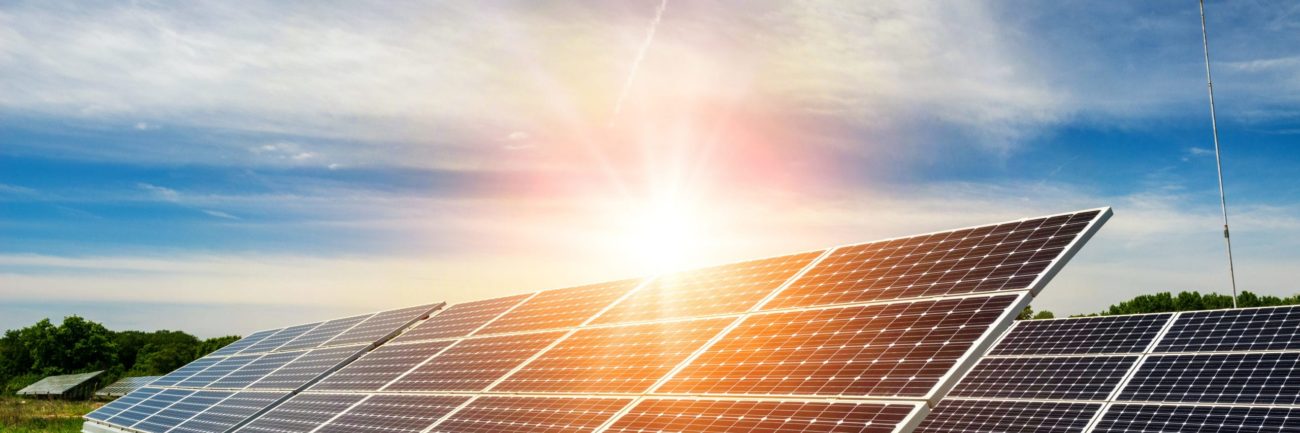 EnR-champs-panneaux-solaires-rayon-de-soleil-scaled